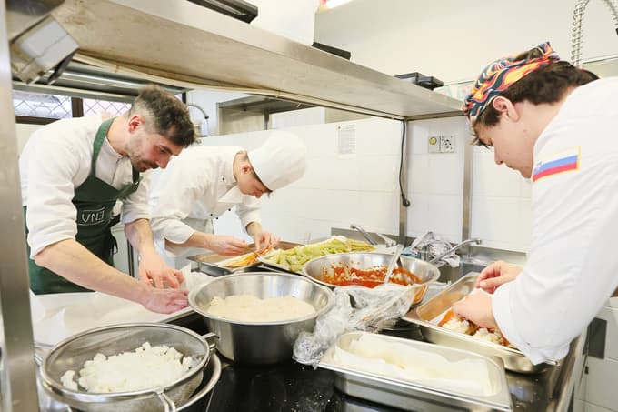 Parmigiana - tipična jed, zloženka iz jajčevcev, paradižnikove omake in parmezana, terja precej priprav