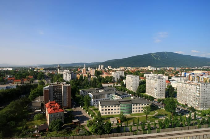 Ob lepem vremenu bodo telesno vadbo izvajali zunaj na prostem, v parku ob stavbi psihiatrije. To pa ne velja za osebe, ki so nameščene na forenzični psihiatriji. 