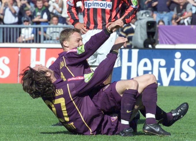 Slavje Fabijana Cipota in Damirja Pekiča na eni najljubših Cipotovih tekem. Leta 2002 je v Ljudskem vrtu padlo Primorje in Maribor je bil šestič zapored prvak.