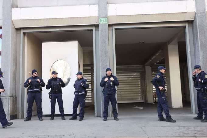 Del policistov začel s stavko. Kako jo bomo občutili državljani?
