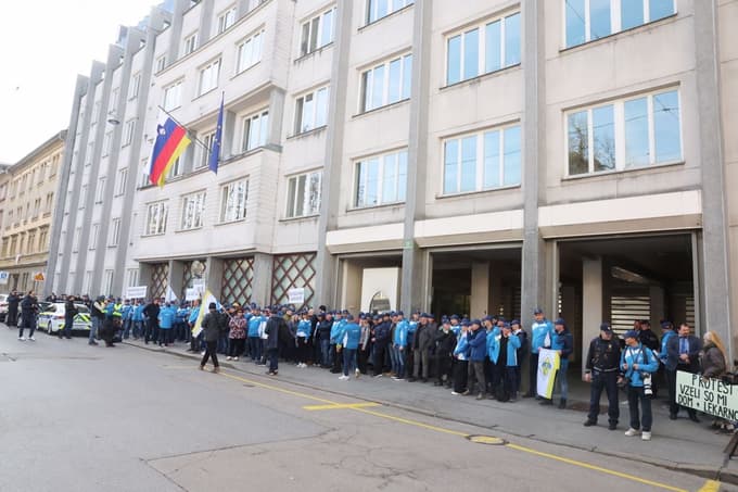 Del policistov začel s stavko. Kako jo bomo občutili državljani?