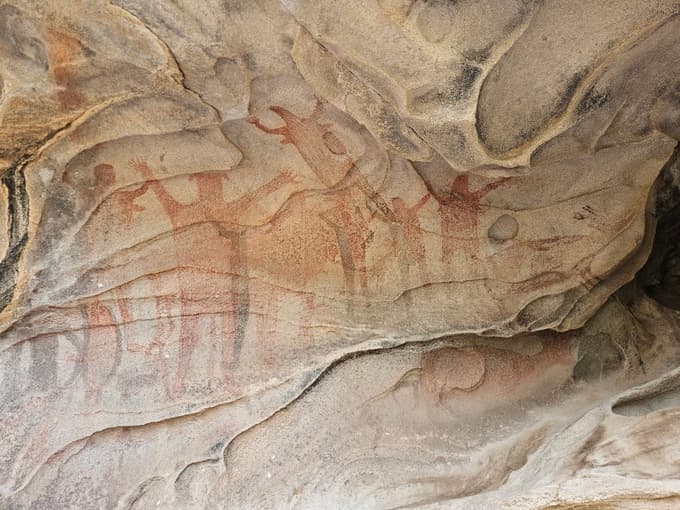 Dobro ohranjeni petroglifi, jama Carmen