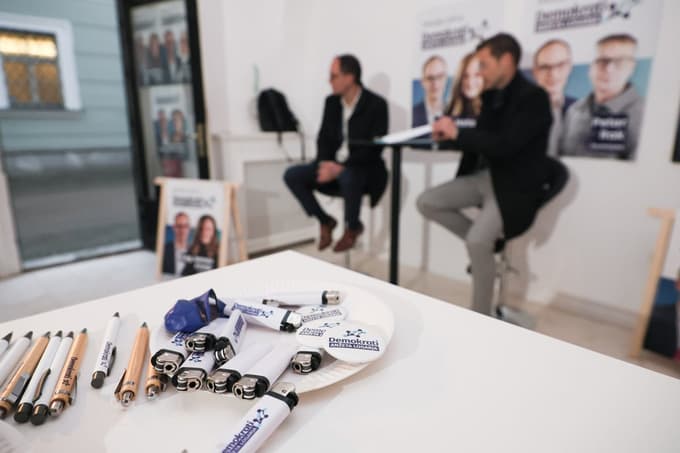 (30 AKTUALNIH VPRAŠANJ) Demokrati: "Tudi Cerkev ima pravico do izražanja svojih stališč"