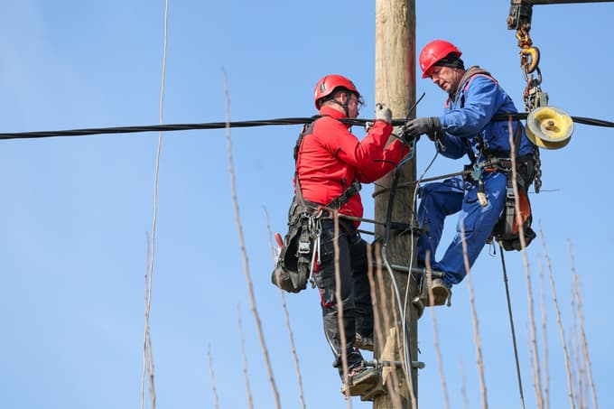 Elektro Maribor opozarja: Zaradi močnega vetra možne motnje v oskrbi z elektriko