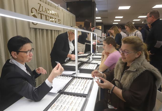 (FOTO) Na poročni sejem v Mariboru po obleko po akcijski ceni, brezplačno ličenje in okušanje tort