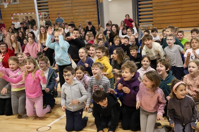 (FOTO) V prenovljeni dvorani Vrbanska znova otroški smeh