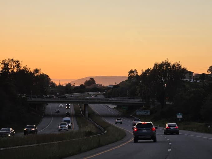 (SAMOGOVOR) Američani (nas) prehitevajo po desni