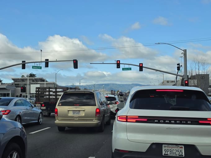 (SAMOGOVOR) Američani (nas) prehitevajo po desni