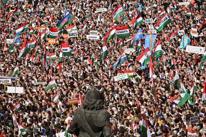 Okoli 100 tisoč ljudi naj bi se zbralo v nedeljo na predvolilnem shodu Orbanove stranke Fidesz.