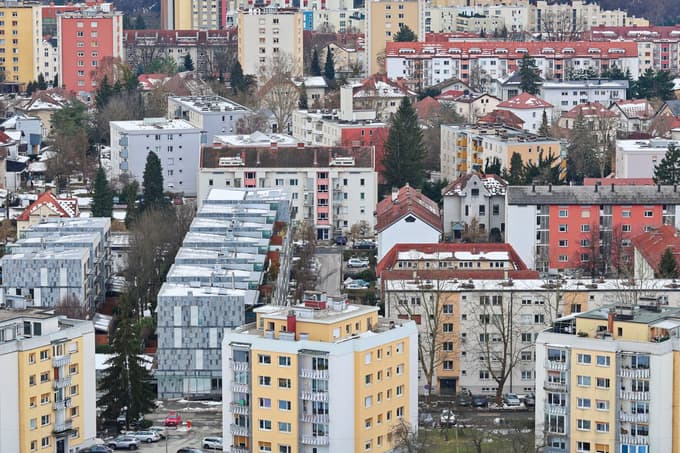 Mnogi v Sloveniji zaradi visokih stroškov bivanja komaj shajajo. 