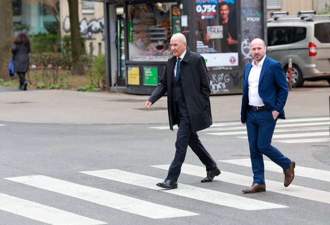 Janša pravi, da bo vlado sestavljal le v primeru trdne večine, ki bi jo SDS zagotovil trojček NSi, SLS in Fokus.