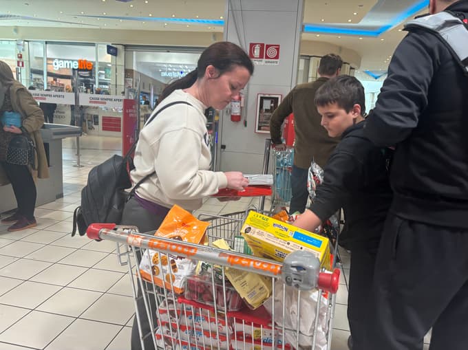 "Smo kupili vse z nakupovalnega seznama?" se je spraševala družina. 