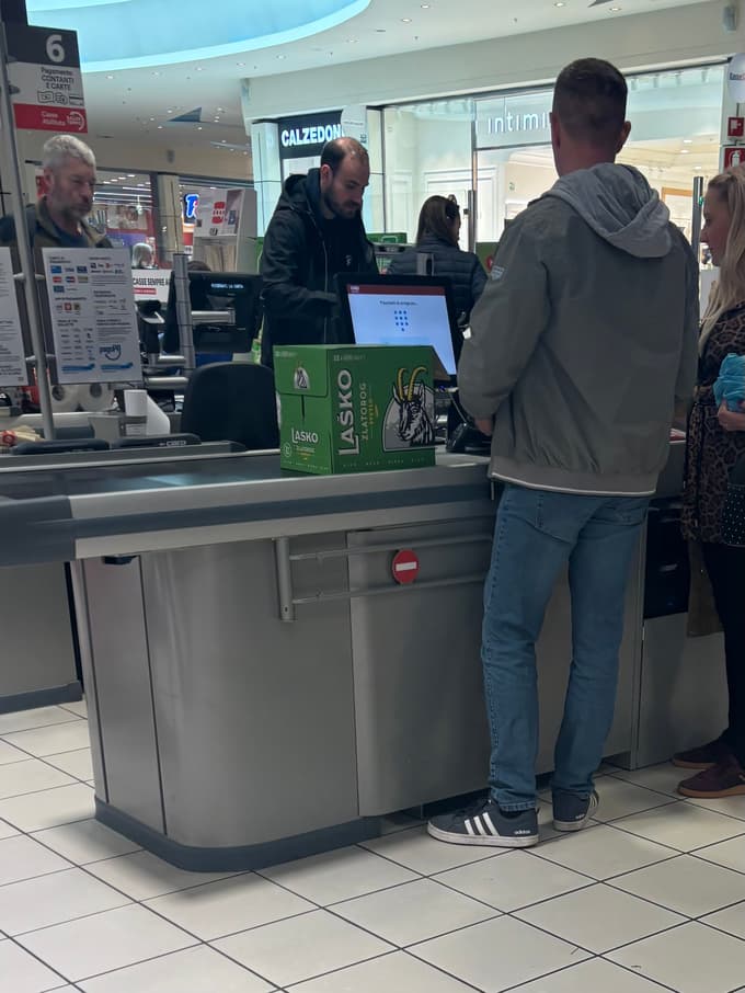 Tudi po pivo Laško se Slovenci odpravijo v Italijo.