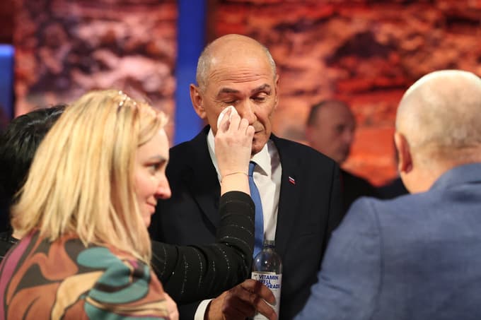 (VEČEROVA POROTA) Soočenje na Pop TV: Golob nokavtiral Janšo, Urška pa Tino brez boja