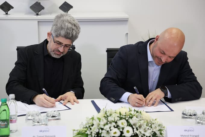 Ministrstvo za gospodarstvo, turizem in šport bo z več kot dvema milijonoma evrov sofinanciralo gradnjo novega razvojnega centra vesoljskih tehnologij v Mariboru.