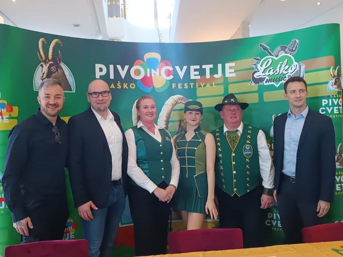 Sogovorniki, ki so predstavili 61. Pivo in cvetje.