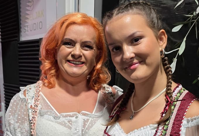 Eva Pak z mentorico Brigito Vrhovnik Dorič