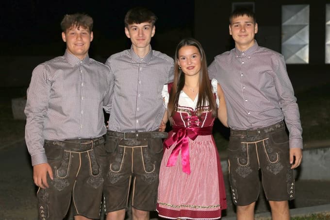 Eva Pak v zasedbi Drzni muzikanti