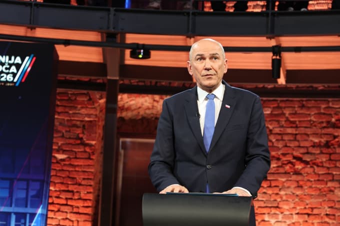 Na Planet TV bi se moral Janša danes soočiti z Golobom, a je slednji odšel v Bruselj in odpovedal udeležbo. Sta se pa predsednika trenutno največjih parlamentarnih strank soočila v pondeljek v Sodnem stolpu v Mariboru.