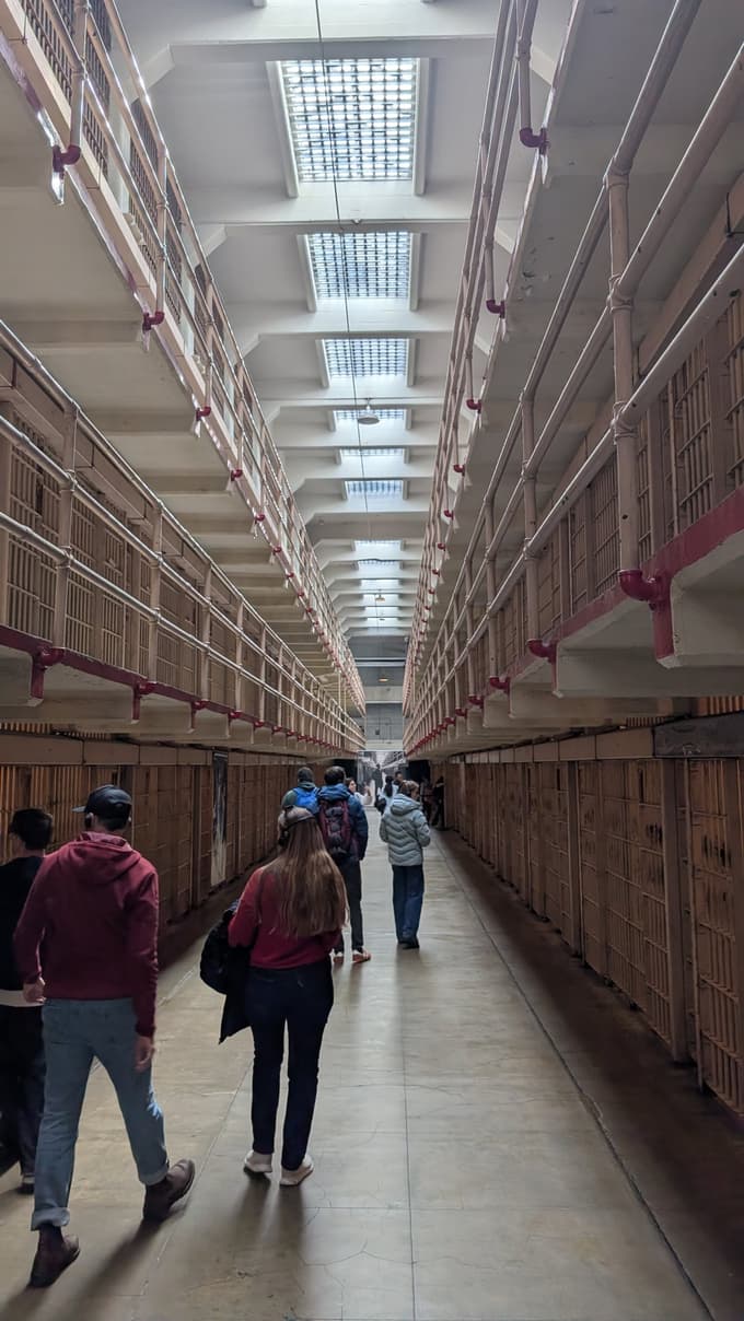 Sprehod med celicami in vstop v eno izmed njih je vrhunec obiska nekdanjega zapora.