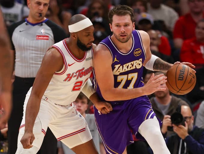 (VIDEO) "Ni mogel zgrešiti": Luka Dončić za sedmo zaporedno zmago Los Angeles Lakers nasul 40 točk, LeBron James 30