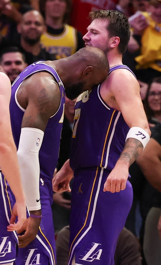 (VIDEO) "Ni mogel zgrešiti": Luka Dončić za sedmo zaporedno zmago Los Angeles Lakers nasul 40 točk, LeBron James 30