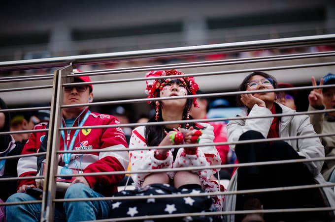 Enim navijačem ni jasno nič, drugi uživajo.