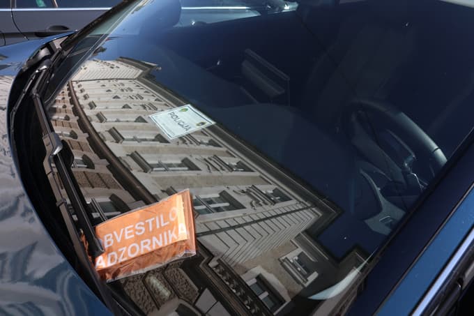 (SPREMLJAMO) Hišne preiskave na mariborski občini: Med osumljenimi naj bi bil tudi župan Saša Arsenovič