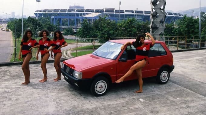 Uno turbo i.e. je bil Fiatov dodatek v svežem razredu vročih kombilimuzin (hothatch) osemdesetih.