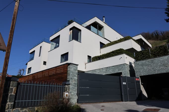 Hišne preiskave naj bi zjutraj potekale tudi na domu župana Arsenoviča.