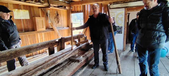 Albin Kotnik rad pokaže delovanje žage in vseh orodij.