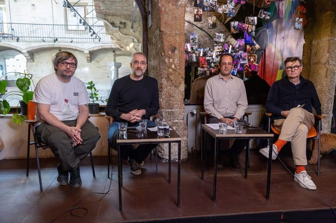 Oto Luthar, Gorazd Kovačič, Arjan Pregl in Aljoša Harlamov (z desne) so predstavili javno pismo. 