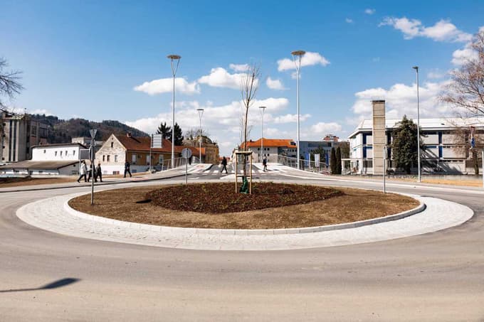 Most je gradila država, krožišče je uredila občina.