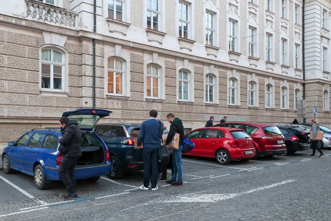 (FOTO) Obsežna preiskava NPU pod črto: Med petimi osumljenimi tudi Arsenovič in Barada. Kaj so odnesli kriminalisti?