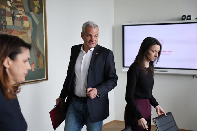 (VIDEO) Arsenovič zavrača vse očitke, preiskavo povezuje s SDS, ki da preusmerja pozornost od prisluškovalne afere