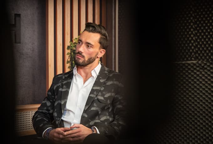 (VIDEO) Gašper Tratnik, GT Collection: Od manekenskih pist v Aziji do lastne znamke moškega nakita