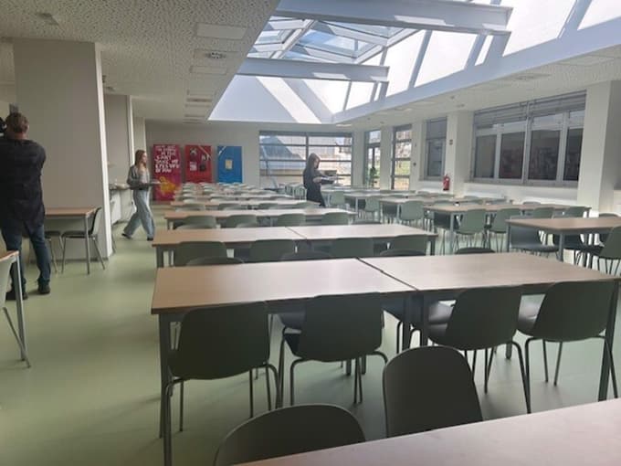 Z razširitvijo so pridobili tri specializirane učilnice, tri kabinete, učilnico za pripravo hrane v programu zdravstvene nege in dve splošni učilnici.