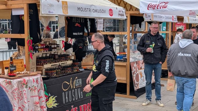 (FOTO) V mariborski dnevni sobi poleg čilijev in čokolade letos tudi delikatesa