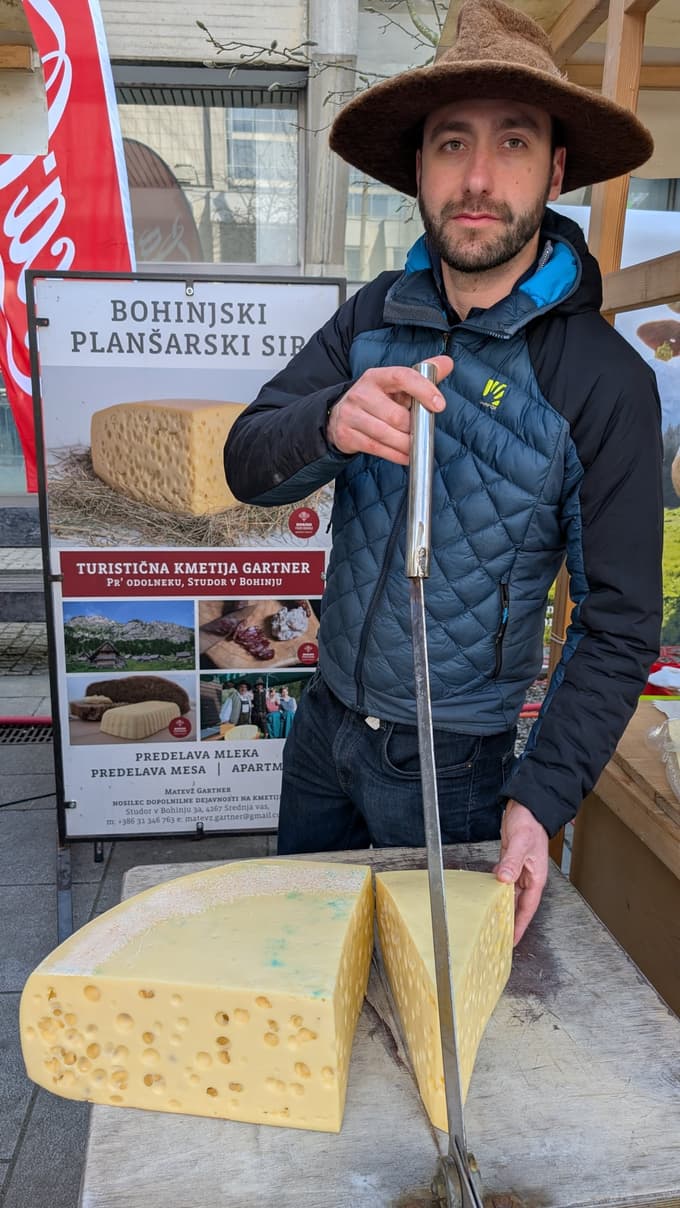 (FOTO) V mariborski dnevni sobi poleg čilijev in čokolade letos tudi delikatesa
