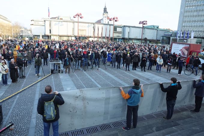 (FOTO) Predvolilni shod v Ljubljani: "Gremo na volitve! Kdor živi po nauku Kristusa, ne more podpirati desnice."
