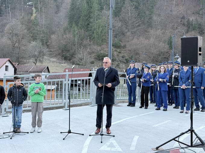 (FOTO) Na Prevaljah uradno odprli nov most pri Petrolu