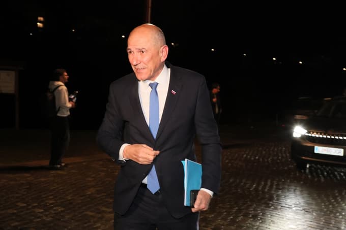 Vlada omejila točenje goriva na posameznem bencinskem servisu. Za kakšno omejitev so se odločili?