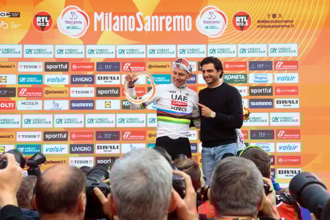 Pogačarju je čestital tudi prijatelj in voznik formule ena Carlos Sainz.