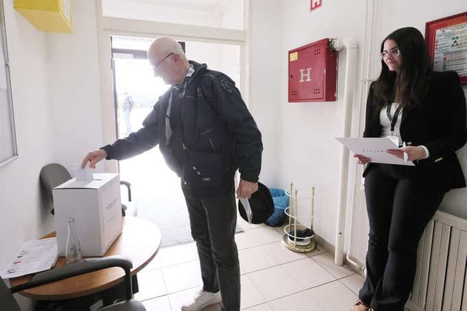 (FOTOGALERIJA) V centru Maribora najnižja volilna udeležba v Sloveniji! Poglejte, kako je na mariborskih voliščih