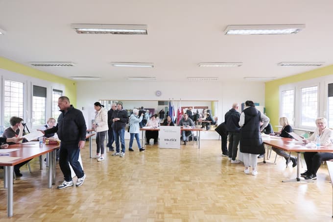 (FOTOGALERIJA) V centru Maribora najnižja volilna udeležba v Sloveniji! Poglejte, kako je na mariborskih voliščih