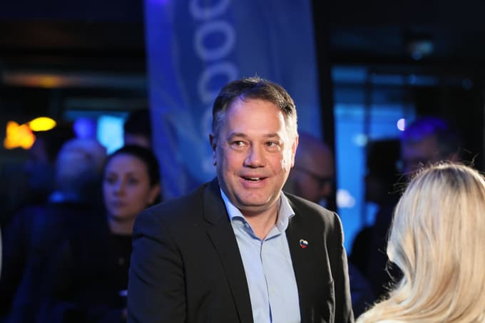 Podpredsednik sedanje vlade Matej Arčon v štabu Gibanja Svoboda