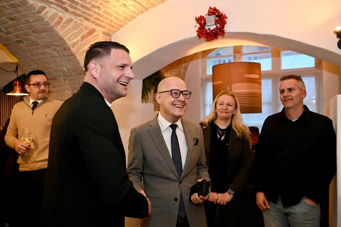 (FOTO in VIDEO) Veselje v štabu Resnice: S kom so pripravljeni sodelovati?