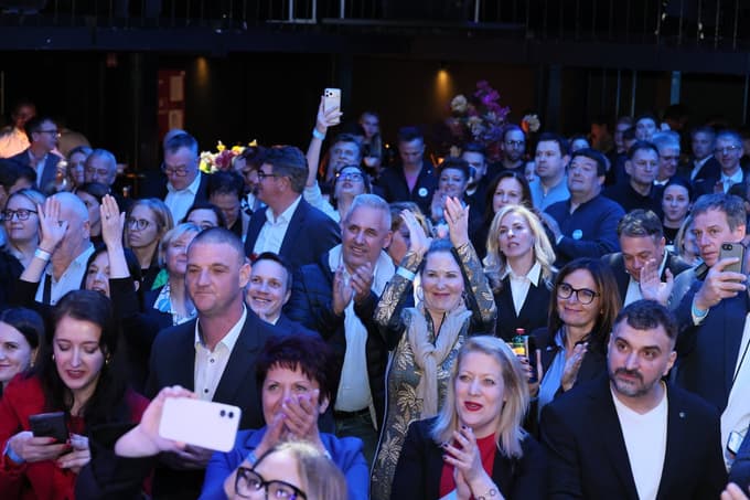 Znani so rezultati volitev: Golob za las prehitel Janšo, Logar ni bil izvoljen v parlament