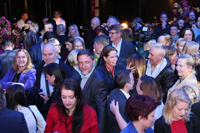 Znani so rezultati volitev: Golob za las prehitel Janšo, Logar ni bil izvoljen v parlament