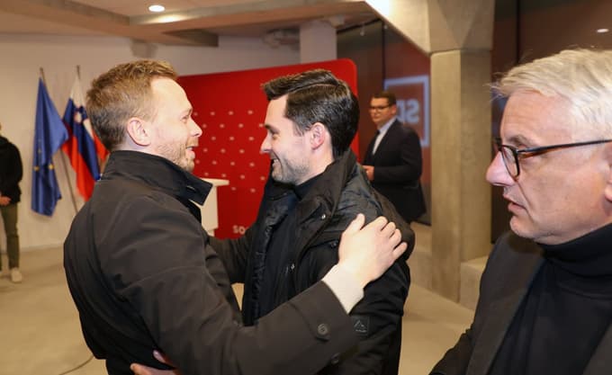 Damijan Zrim (levo) je bil za poslanca izvoljen drugič, Luka Goršek (v sredini) prvič. 